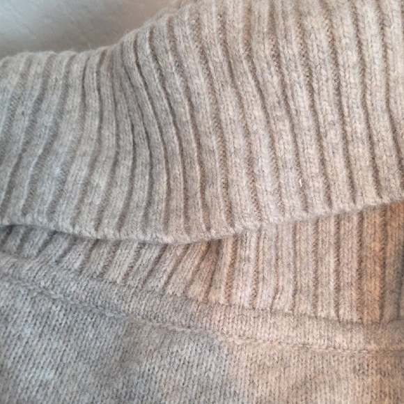 Abercrombie & Fitch Tan Cowl Neck Sweater Lg - Picture 6 of 8